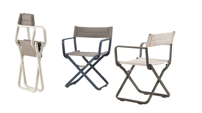 Pratiques. Ces assises style « metteur en scène », au design irréprochable, allient légèreté, souplesse et confort. Le must !!! Chaises pliantes Studios, aluminium, assemblage en inox, coussins en tissu Sunbrella, prix sur demande, Ethimo.