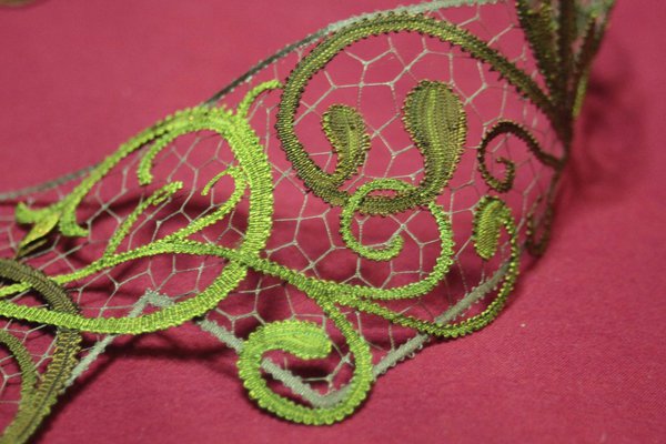 Bracelet jardin tissé de Croline Panthier Sabot en soie Argentia au point fermé, point d'esprit, fausse passée, crochetage corde de 4.