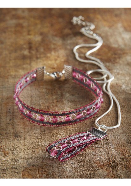 Rosa Parks bracelet et pendentif au point fermé, point ouvert, corde de 4 pose de perles et torsions en Soie Argentia.