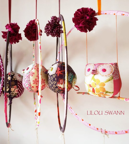 Les chouettes Lilou Swann à l'esprit japonisant en mobiles délicats pour chambre d'enfant.