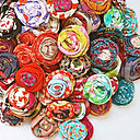 Les broches renoncules de  Lilou Swann en tissu imprimés.