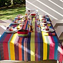 En extérieur dès les beaux jours, quoi de plus réjouissant que de dresser une table aux couleurs toniques de la collection Belize, pour les grandes tablées !