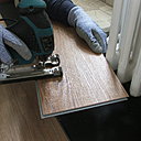 Etape 9 : pour les découpes suivant un détail, il est possible d’utiliser une scie sauteuse pour plus de précision.