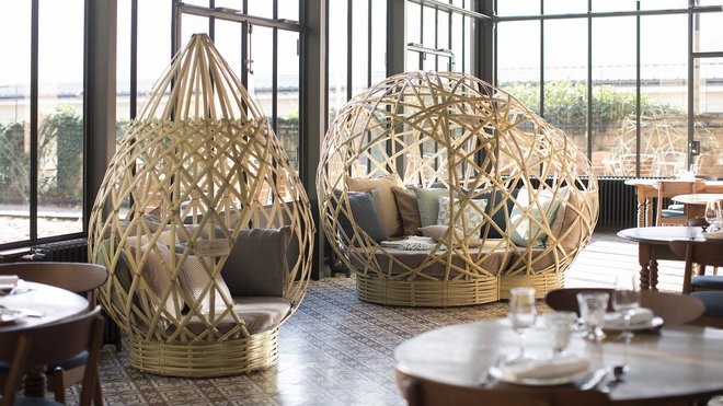 Entre performance artistique et design, ce projet de canopée urbaine est situé au cœur du Festival. Il est éco-conçu par l’atelier 100 % lyonnais, Déambulons, atelier qui propose des œuvres de mobiliers d’intérieur ou d’extérieur en bambou. Œuvre réalisée en partenariat avec des étudiants et Les Compagnons du Devoir.