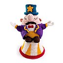 Monsieur Loyal le seigneur des anneaux. Enfant d'un magicien et d'une acrobate, Monsieur Loyal est né dans un cirque !