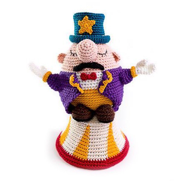 Monsieur Loyal le seigneur des anneaux. Enfant d'un magicien et d'une acrobate, Monsieur Loyal est né dans un cirque !