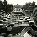 Esplanade de la sortie ouest de la gare Shinjuku.