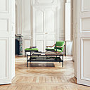 Fauteuil Henri Russell et son repose-pied assorti, créations Studio Brichet-Ziegler. Table basse Bagnères qui rend hommage à la ville de Bagnères-de-Bigorre, bien aimée de son créateur Sylvain Willenz. Versant Edition.