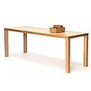 Cette collection décline la variation des essences de bois du Périgord: bouleau, chêne, cèdre, merisier, pin, frêne, noyer dans une finition vernis veloutée remarquable au toucher. Chaque bois exprime par ses assemblages une culture toujours vivante. Les objets sont monolithiques, emprunts d’émotion. Série de tables, caissons/pouf, petites boites et, création Jean Nouvel Design, artisan Eric Rouchon.