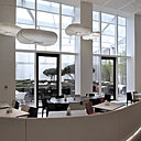 Le Scramble s’ouvre sur un patio végétalisé.