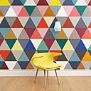 Il est devenu un best-seller et reste toujours d’actualité, avec ses motifs colorés joyeux et animés. Papier-peint intissé, Mosaïc classic, création Cécile Figuette à partir de 295 € en prêt à poser.