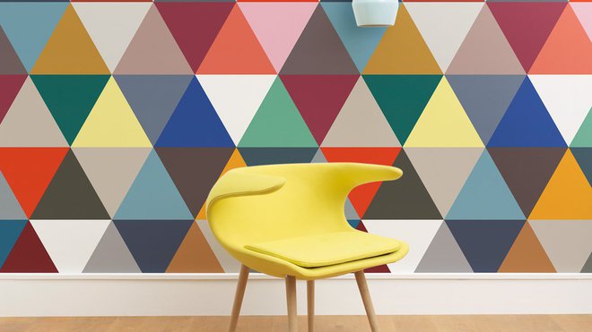 Il est devenu un best-seller et reste toujours d’actualité, avec ses motifs colorés joyeux et animés. Papier-peint intissé, Mosaïc classic, création Cécile Figuette à partir de 295 € en prêt à poser.