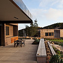 La maison est également pourvue d’une annexe dédiée aux invités.