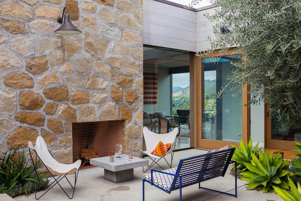 Les patios ont été disposés de manière à optimiser les vues, la lumière naturelle et la ventilation ; en outre, ils protègent des vents forts qui soufflent parfois.
