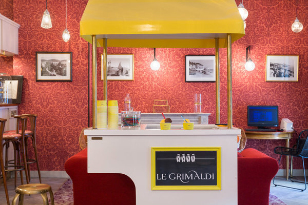 Au pays du soleil, un Ice Cream Bar fait référence aux glaciers installés au bord de la plage.