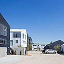 Blackbirds compose un mélange d’espaces privés, semi-privés et publics, entouré de végétation qui tisse un maillage vert entre les 18 maisons de la communauté et le reste du voisinage.