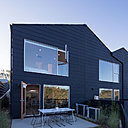 Une salle à manger d’été permet de profiter de l’extérieur aux beaux jours.