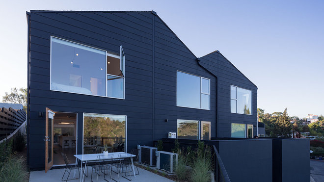 Une salle à manger d’été permet de profiter de l’extérieur aux beaux jours. Une salle à manger d’été permet de profiter de l’extérieur aux beaux jours.