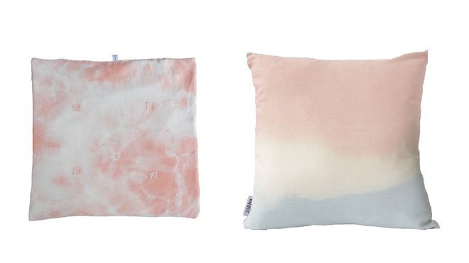 A gauche, tapis  de sol ou édredon Wube en lin et coton biologique teinté qui peut servir de couverture de confort ou de couvre-lit d’été pour un bébé (75 x 75 cm), 99 €.  A droite, grand coussin Woko en laine teintée en dégradé dans une ou deux couleurs (50 x 50 cm), 85 €.