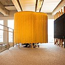 Des espaces en alcôve cloisonnée permettent de travailler en toute confidentialité.