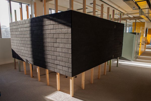 L’open-space est dépassé. Pour travailler et se concentrer, T and P préconise les espaces re-cloisonnés mais qui profite de la lumière naturelle.