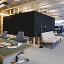 L’espace est fractionné en fonction des différentes activités qui demandent plus de silence ou de confidentialité.