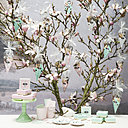 A accrocher dans des branches fleuries, ces petits cornets feront sensation.