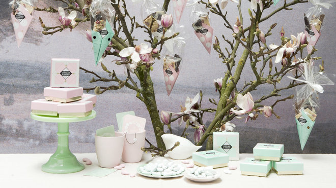 A accrocher dans des branches fleuries, ces petits cornets feront sensation.