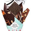 Le bouquet de chocolats orné d'une plaque  de chocolat noir gravé "Félicitations".