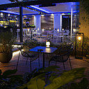 La terrasse, ambiance romantique pour un tête à tête.