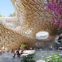 Dans le centre commercial écologique 2.0 Wooden Orchids Molewa à Ruichang, dans la province de Jiangxi, en Chine, on assistera à  une transition vers une économie circulaire. Le «thème de la fleur» est développé sur la base de la biométrie. L'architecture du lieu est directement inspirée par les pétales d'orchidées traduites en une surface mathématique minimale devenant le module de structure en bois pour l’ensemble du complexe commercial.