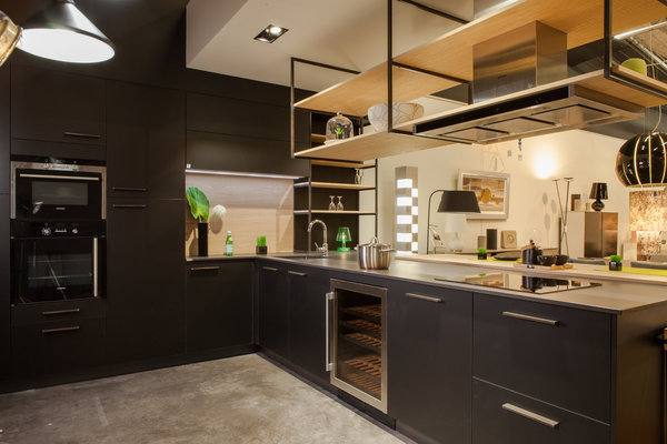 Cuisine de style design industriel avec une multitude de solutions d’aménagements. Création Marion Brun et Cuisine Morel.