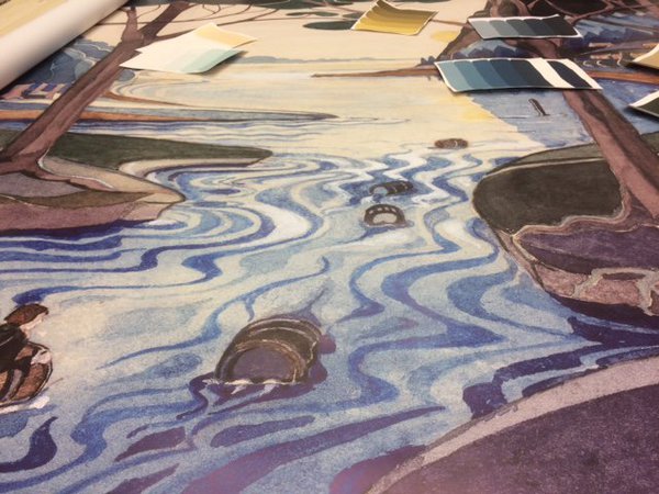 Les nuanciers gouachés sont étalés sur la maquette monumentale pour établir le choix des couleurs des laines et les aspects techniques avec le lissier.