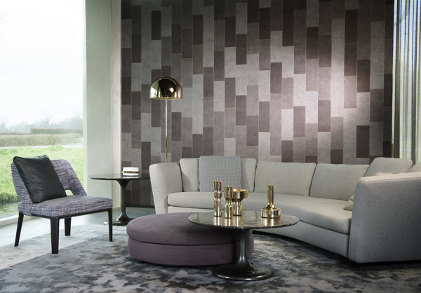 Align, patchwork en toile de jute avec morceaux directement cousus les uns aux autres. Avec base de pellicule satinée et effet brillant du motif. Collection Revera d’Arte 2017, 5 couleurs.