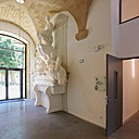 Mélange d’éléments anciens et contemporains pour une architecture intérieure remaniée et facilitant la circulation. Mélange d’éléments anciens et contemporains pour une architecture intérieure remaniée et facilitant la circulation.