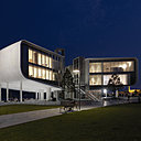 Le site ne donne pas seulement sur la mer, mais est également juste à côté du vieux centre-ville, et jouit d'un espace public merveilleux, les Jardins de Pereda, un site historique.