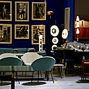 Stand de L’Atelier 55, basé à Megève, qui offre une très belle sélection de luminaires vintage.