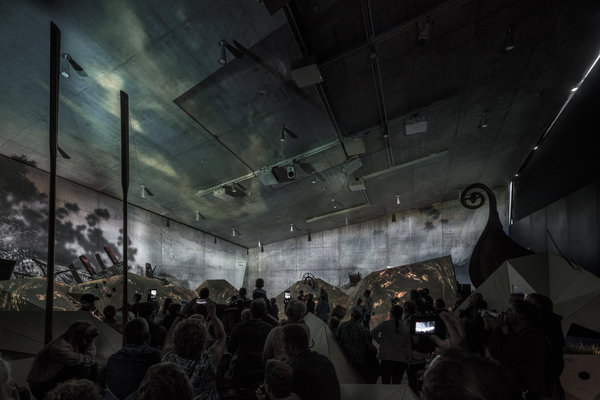 Chaque salle a son propre rythme, modulant son histoire : marée haute et basse, nuit et jour, bonne et mauvaise, tempête et soleil, le passage du temps. Tous les récits développés reflètent les éléments naturels qui caractérisent la région du Jutland.