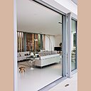 Les ouvertures à galandage offrent une ouverture totale pour vivre en osmose avec la nature extérieure et le jardin. Les ouvertures à galandage offrent une ouverture totale pour vivre en osmose avec la nature extérieure et le jardin.