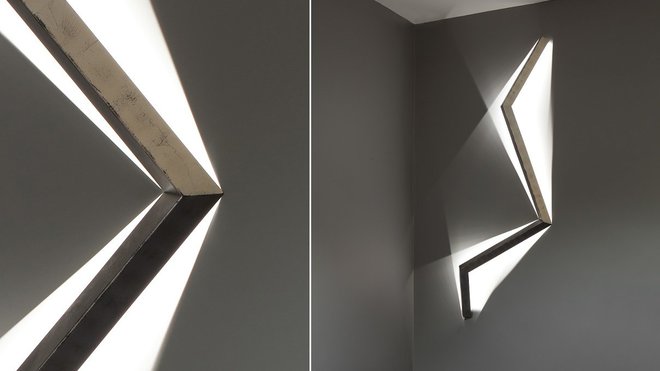 Lampe Shadow’s en plaquage à la feuille palladium. Finition feuille d’or sur demande. Edition limitée de 15 pièces. Création Frédéric Ruyant.