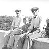 Anonyme, Fernand Léger, Pierre Jeanneret et Le Corbusier en Espagne, 1930. Tirage d’exposition, 16,5 x 23,6 cm.