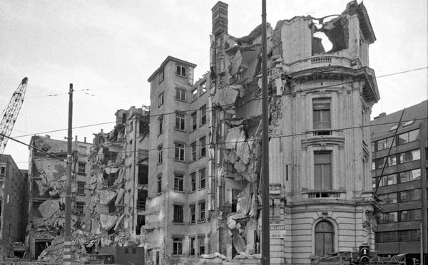 L’avenue Louise menacée : démolition en 1978 du bâtiment d’angle, architecte Henri Maquet, 1873.