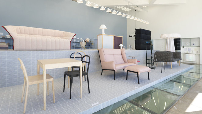 A gauche, chaises Österlen en frêne naturel ou laqué noir avec dossier surligné d’une surface plane qui assure un meilleur confort. Avec table assortie, créations Inga Sempé pour Gärsnäs en 2011. En haut, canapé Moël au dossier enveloppant formant une corolle en mousse et bois cintré avec habillage textile bi-matières ou bicolore. Création Inga Sempé pour Ligne Roset en 2007. A gauche, chaises Österlen en frêne naturel ou laqué noir avec dossier surligné d’une surface plane qui assure un meilleur confort. Avec table assortie, créations Inga Sempé pour Gärsnäs en 2011. En haut, canapé Moël au dossier enveloppant formant une corolle en mousse et bois cintré avec habillage textile bi-matières ou bicolore. Création Inga Sempé pour Ligne Roset en 2007.