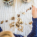 Le séchage est la méthode la plus simple pour conserver les champignons; à l'horizontale ou à la verticale cette guirlande de champignons sera du plus bel effet.