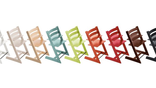 Iconique : elle a révolutionné le genre lors de son lancement en 1972. Conçue pour être placée à table pour que les enfants soient au centre de la famille. Grâce à son design intelligent et réglable l'enfant bouge à son aise. Chaise haute Tripp Trapp® design Peter Opsvik, à partir de 189 €, Stökke.