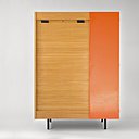 Effet de panneau coloré pour l’armoire 143 en orme, métal et bois laqué, création Alain Richard en 1953/54, Edition Meubles TV.