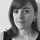 La designer couleur et matière Lauriane Beaunier spécialiste du motif studio Excla