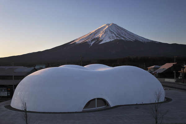 Restaurant Hoto Fudo à Fujikawaguchiko, création Takeshi Hisaka, 2009.