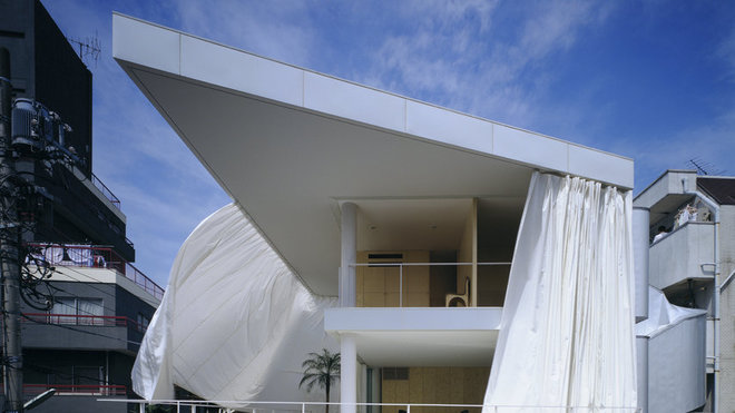 Curtain wall house, Case Study House 7 à Tokyo, création Shigeru Ban, 1965. Photos : © Centre Pompidou Metz