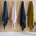 Plaids avec pois or, en coton moelleux pouvant servir de couvre-lit, lavable en machine à 30 °.  En 140 x 200 cm. Création La Cerise Sur Le Gâteau.